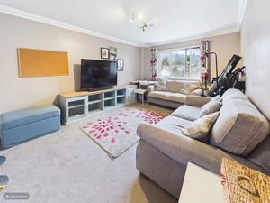 LIVING ROOM- click for photo gallery